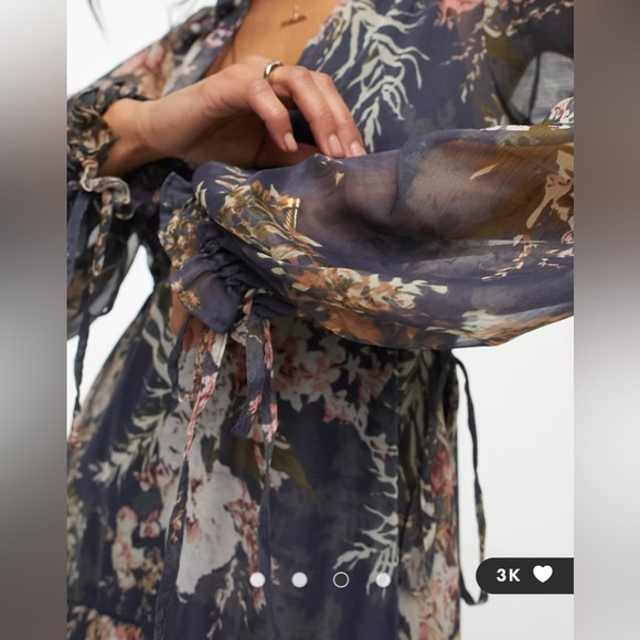 ASOS DESIGN pleated layered tiered midi dress in navy floral print - Picture 3 of 6